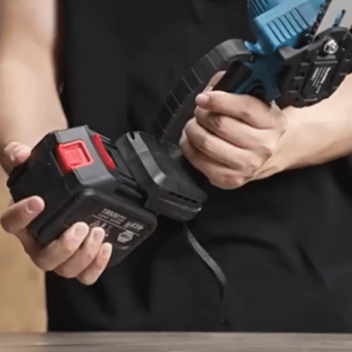 SwiftCut™ One-Hand Pruning Chainsaw