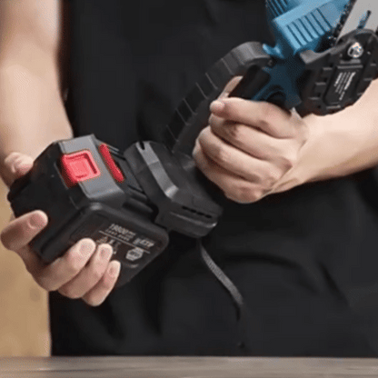 SwiftCut™ One-Hand Pruning Chainsaw